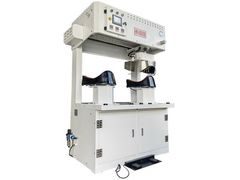 Μηχανή πρεσαρίσματος ραφής μανικιών πουκάμισου χωρίς ζάρες, 2 θέσεις εργασίας στην κορυφή της βάρδιας